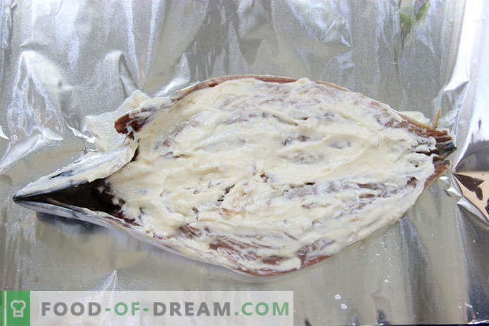 Makreel gebakken in de oven in folie met zure room, stap voor stap recept