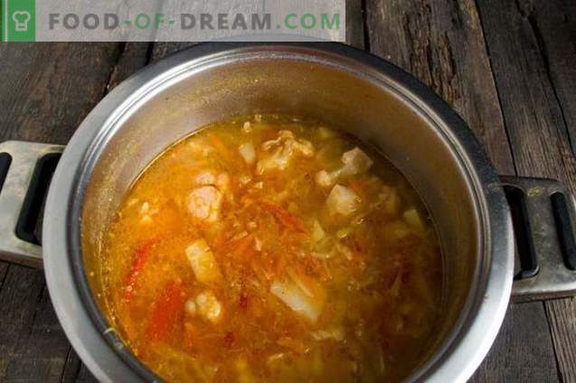 Постно супа с карфиол, кокос и домати