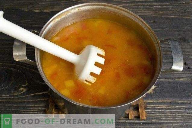 Доматена супа с пипер и мащерка