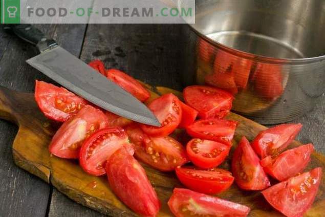 Задушени тиквички с домати и чушки
