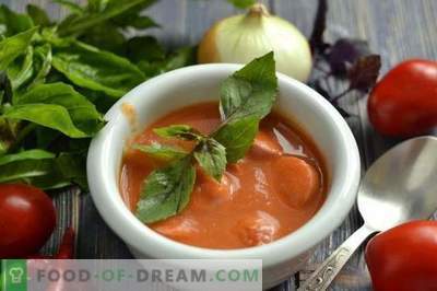 Крем супа от домати с колбаси