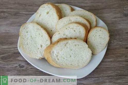 Снекова торта с хляб, сирене и наденица 