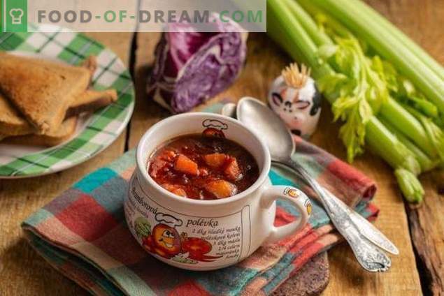 Здравословна вегетарианска червена зеле супа