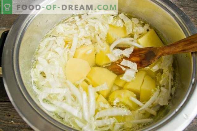 Вкусна суха супа с картофи и броколи