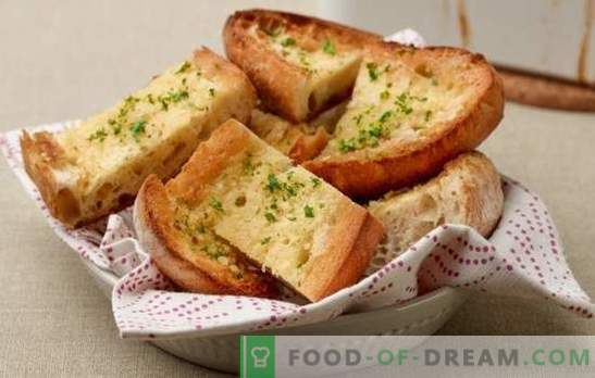 Крутони от бял хляб - за закуска или за десерт. Рецепти тост от бял хляб на испански и уелски, със сирене, бъркани яйца, банани